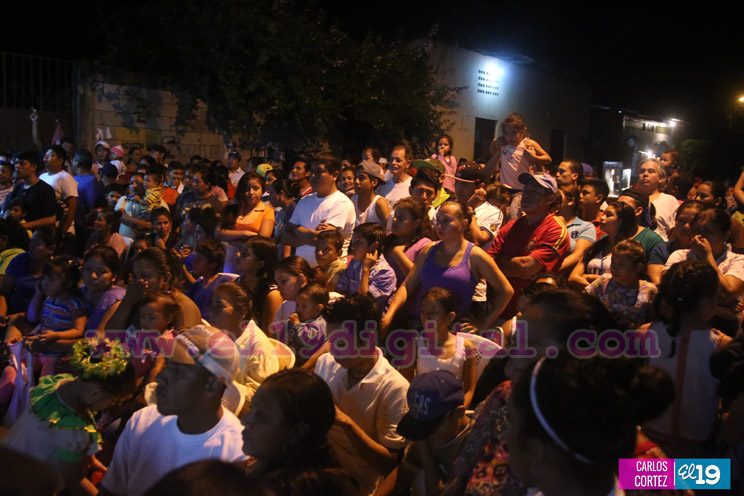 Familias celebran alegres vigilias en víspera del 19 de Julio