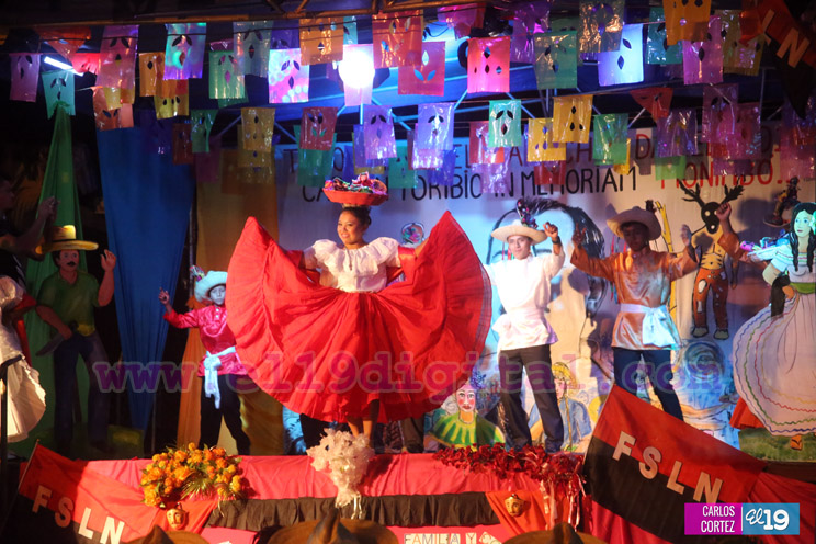 Familias celebran alegres vigilias en víspera del 19 de Julio