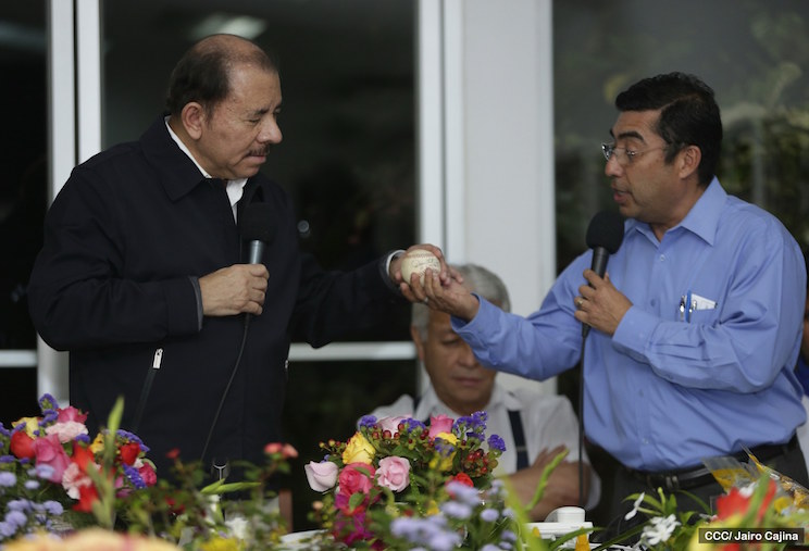 Abanderamiento atletas nicarag&uuml;enses que participar&aacute;n en R&iacute;o 2016