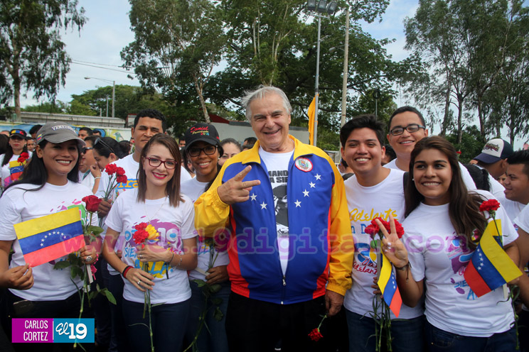 Homenaje a Chávez