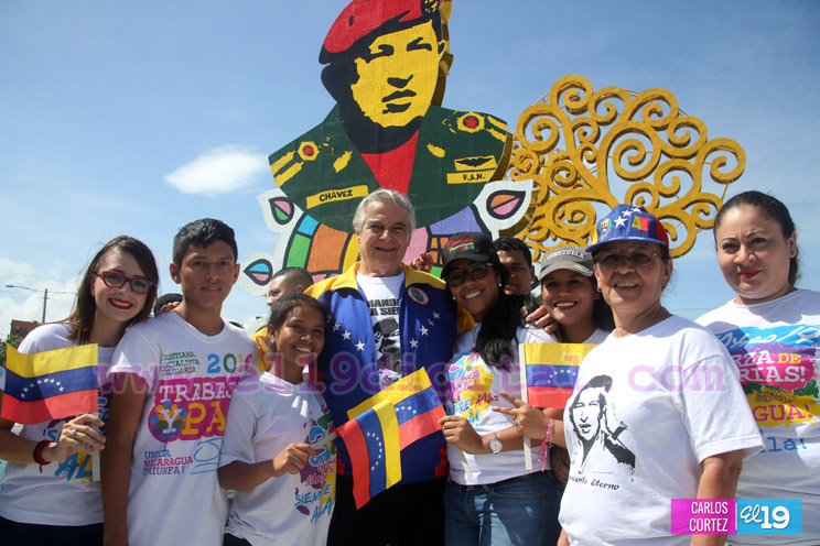 Homenaje a Chávez