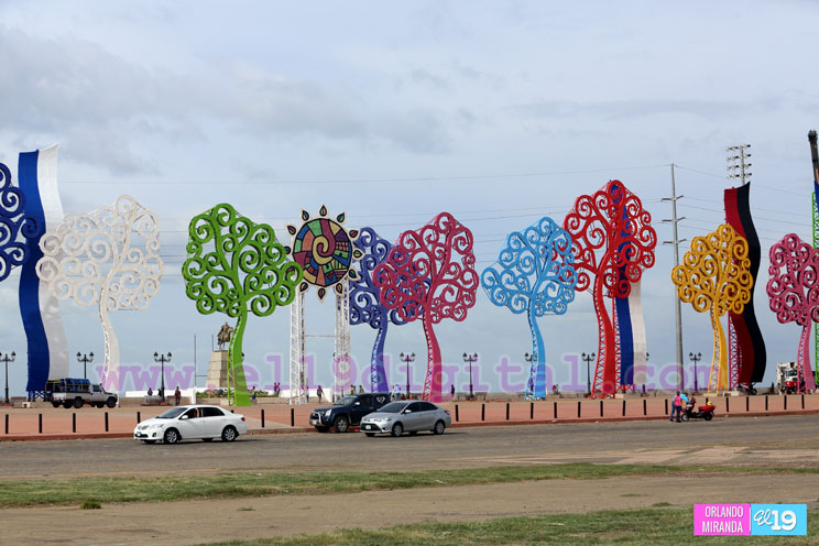 Preparativos en Plaza La Fe para celebrar el 19 de julio