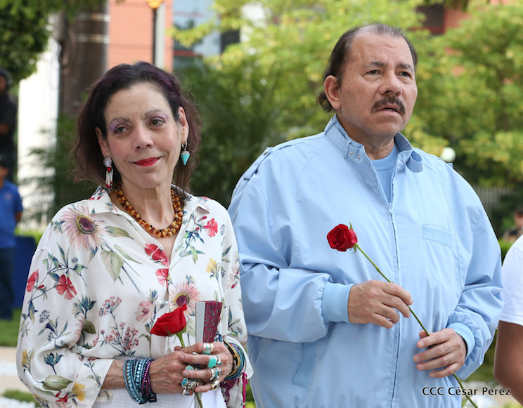 Daniel y Rosario rinden homenaje al Comandante Carlos Fonseca en su 80 Natalicio