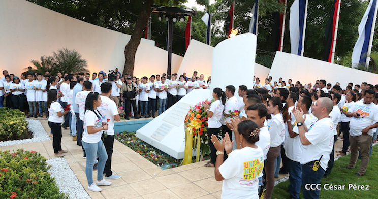Daniel y Rosario rinden homenaje al Comandante Carlos Fonseca en su 80 Natalicio