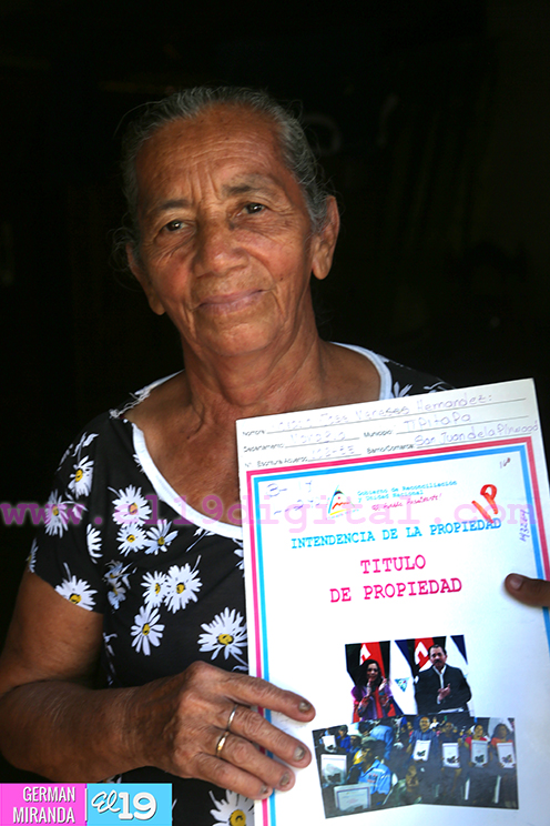 Títulos de propiedad llevan tranquilidad a las familias nicaragüenses