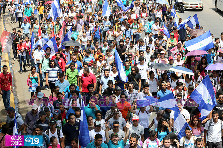 Universitarios marchan para hacer conciencia sobre el cuido y protecci&oacute;n de nuestro Medio Ambiente
