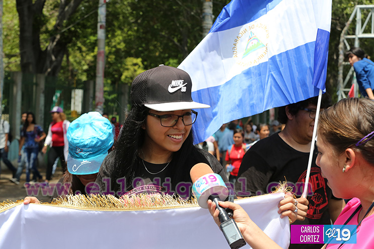 Universitarios marchan para hacer conciencia sobre el cuido y protecci&oacute;n de nuestro Medio Ambiente