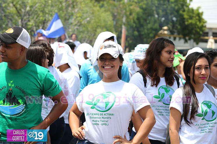 Universitarios marchan para hacer conciencia sobre el cuido y protecci&oacute;n de nuestro Medio Ambiente