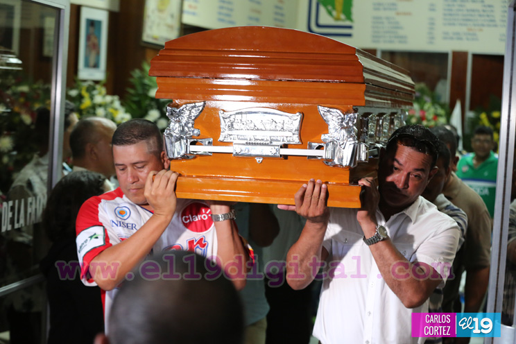 Rinden Guardia de Honor a Noel Areas