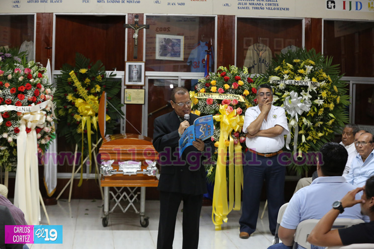 Rinden Guardia de Honor a Noel Areas
