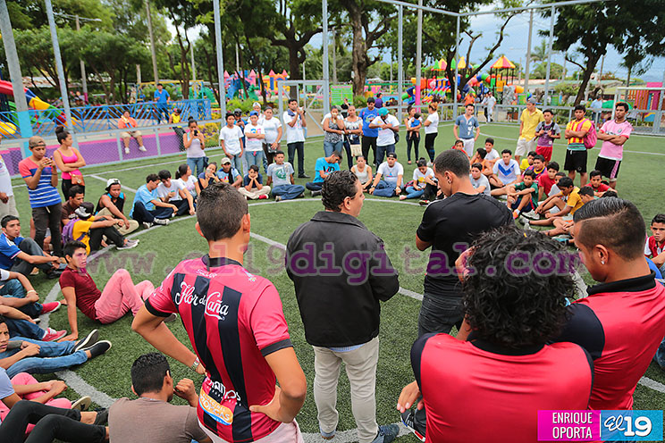 Miembros Club Deportivo Walter Ferreti imparten charla motivacional a j&oacute;venes nicarag&uuml;enses