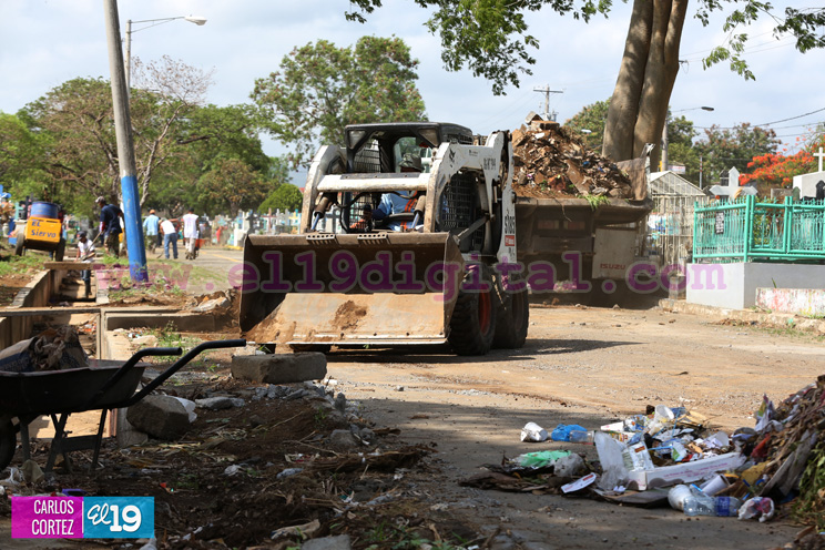 Alcald&iacute;a de Managua limpia cementerios de cara al D&iacute;a de las Madres