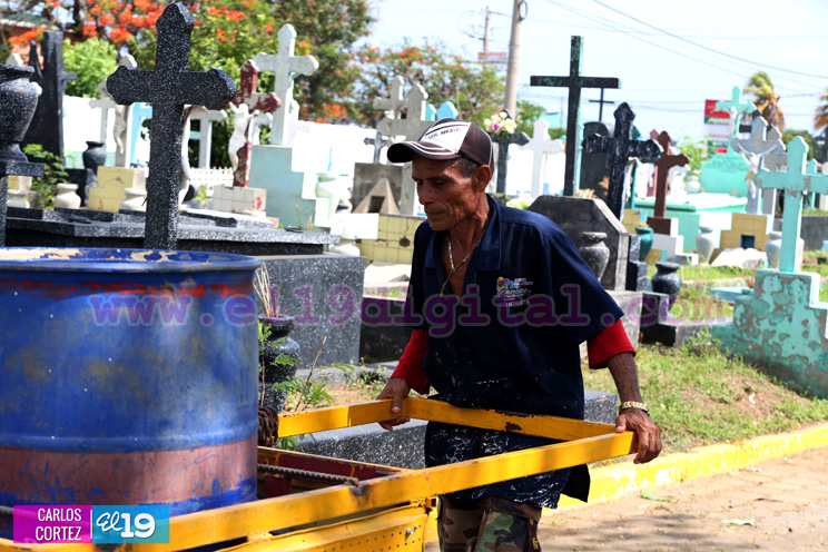 Alcald&iacute;a de Managua limpia cementerios de cara al D&iacute;a de las Madres