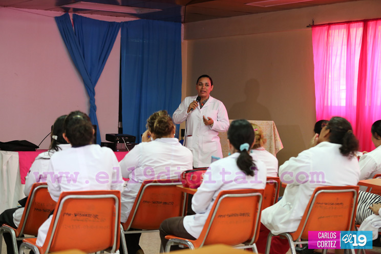 Hospital Bertha Calder&oacute;n organiza conversatorio de mujeres profesionales de la salud