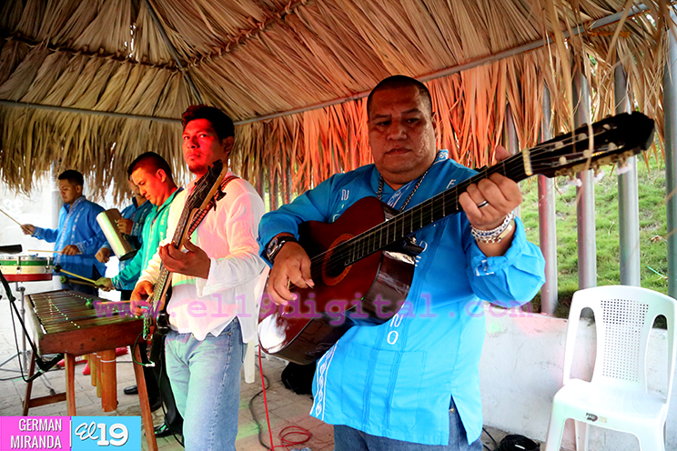 Ranchitos Culturales cantan a mamá