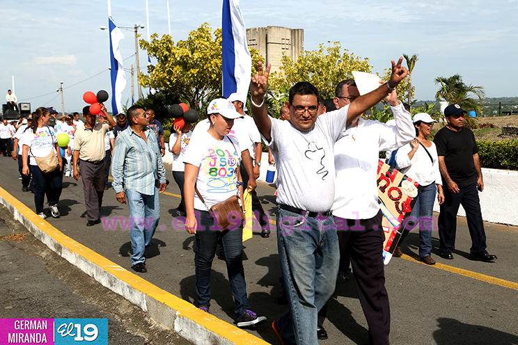 Protagonizan alegre caminata en Managua en saludo al General Sandino