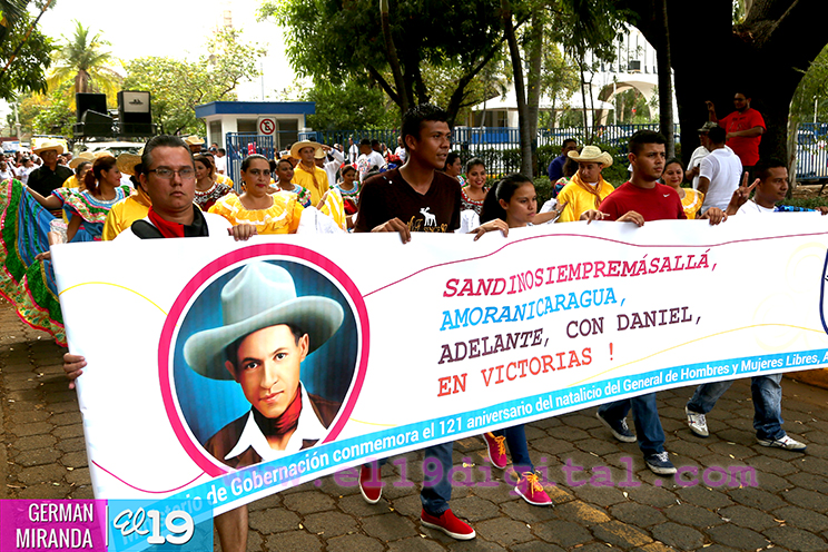 Protagonizan alegre caminata en Managua en saludo al General Sandino
