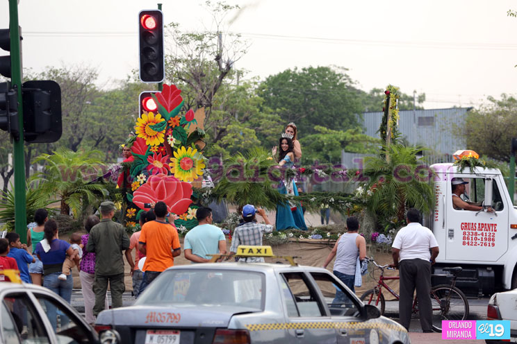 Carnaval en Honor a las Madres en la Avenida de Bol&iacute;var a Ch&aacute;vez