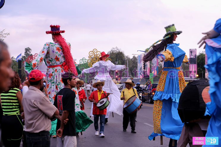 Carnaval en Honor a las Madres en la Avenida de Bol&iacute;var a Ch&aacute;vez