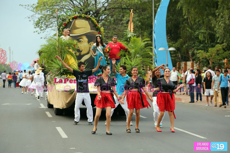 Carnaval en Honor a las Madres en la Avenida de Bol&iacute;var a Ch&aacute;vez