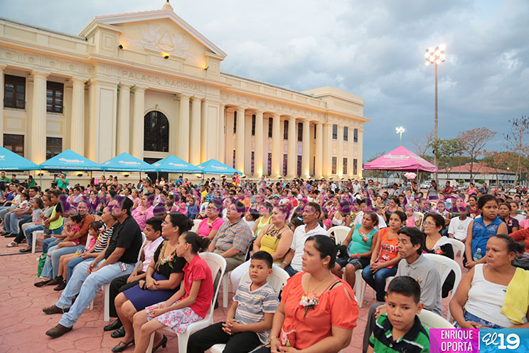 Espectáculo cultural dedicado a las madres