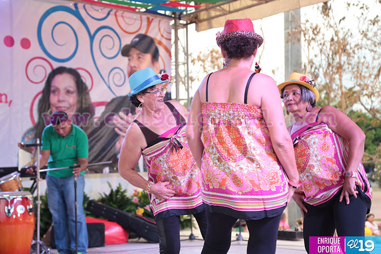 Espectáculo cultural dedicado a las madres