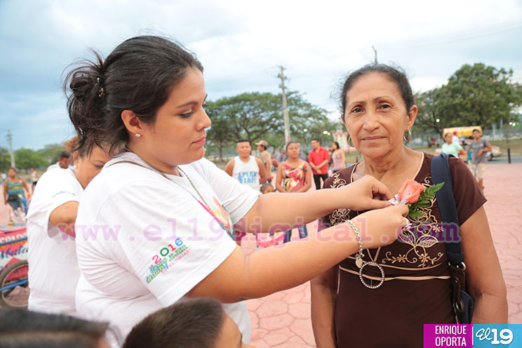 Espectáculo cultural dedicado a las madres
