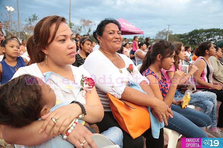 Espectáculo cultural dedicado a las madres
