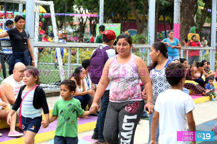 Colorida y pintoresca jornada en honor a las madres en parque Los Mara&ntilde;ones