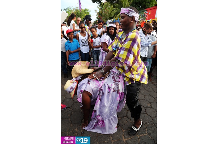 Carnaval en Bluefields: Música, color y tradición en las alegres comparsas del Palo de Mayo