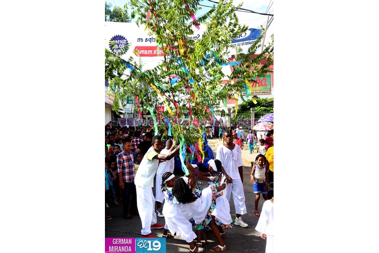 Carnaval en Bluefields: Música, color y tradición en las alegres comparsas del Palo de Mayo