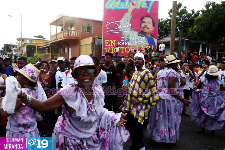 Carnaval en Bluefields: Música, color y tradición en las alegres comparsas del Palo de Mayo