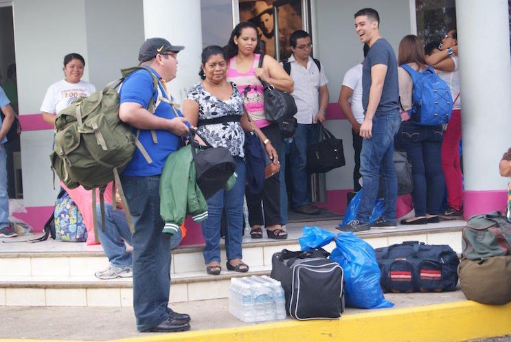 M&eacute;dicos y enfermeras se dirigen hacia zonas remotas de nuestro pa&iacute;s cargados de entusiasmo y compromiso con la salud del pueblo