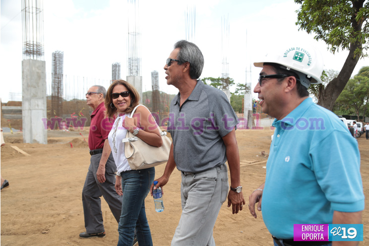 Denis Mart&iacute;nez visita construcci&oacute;n de nuevo Estadio Nacional de B&eacute;isbol