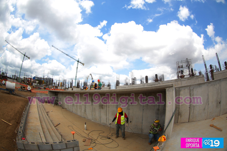 Denis Mart&iacute;nez visita construcci&oacute;n de nuevo Estadio Nacional de B&eacute;isbol