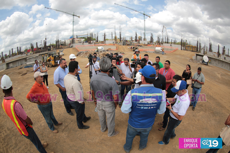 Denis Mart&iacute;nez visita construcci&oacute;n de nuevo Estadio Nacional de B&eacute;isbol