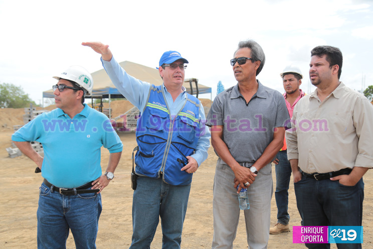 Denis Mart&iacute;nez visita construcci&oacute;n de nuevo Estadio Nacional de B&eacute;isbol
