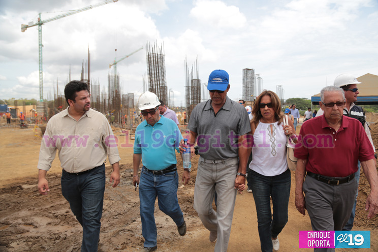 Denis Mart&iacute;nez visita construcci&oacute;n de nuevo Estadio Nacional de B&eacute;isbol