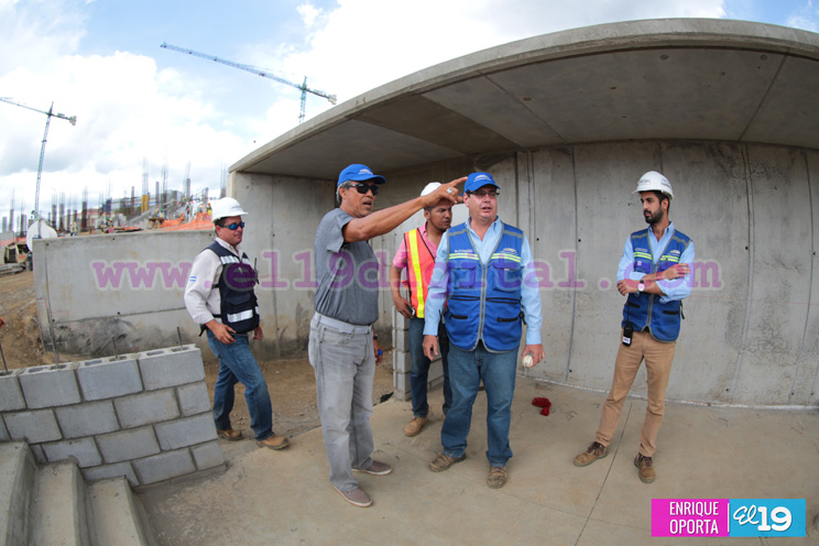 Denis Mart&iacute;nez visita construcci&oacute;n de nuevo Estadio Nacional de B&eacute;isbol