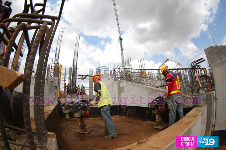 Denis Mart&iacute;nez visita construcci&oacute;n de nuevo Estadio Nacional de B&eacute;isbol