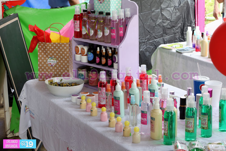 Artesanos y emprendedores presentan oferta de productos para regalarle a mam&aacute;