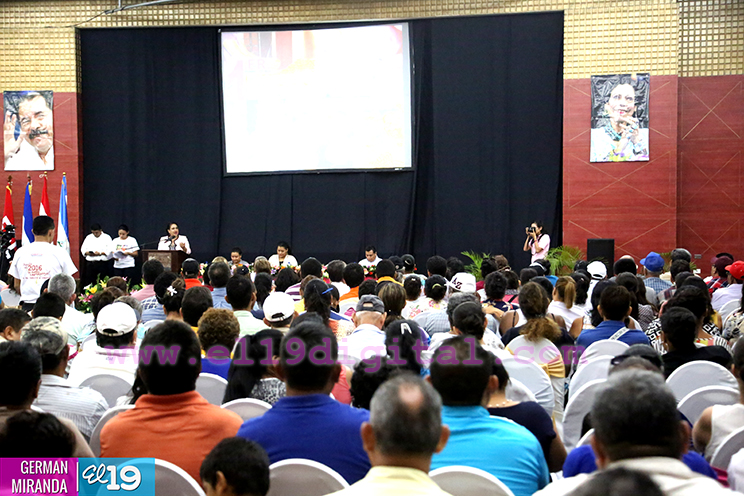 Empresari@s de Talleres y Peque&ntilde;os Negocios son certificados en su Primer Encuentro Nacional
