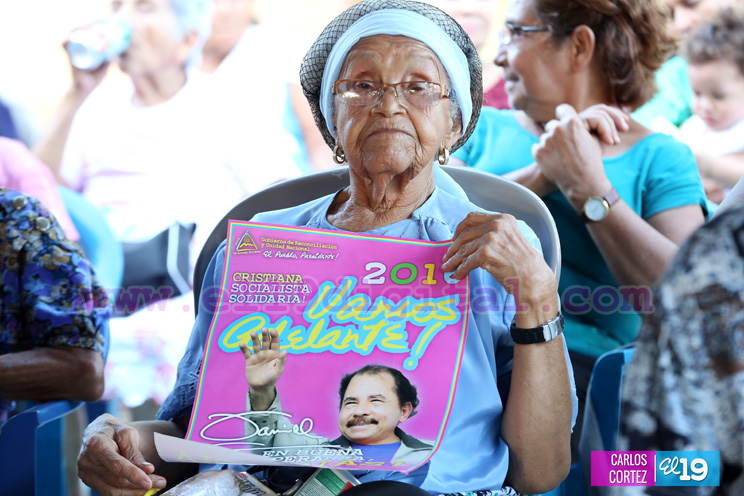 Madres del Distrito V protagonista de bonito homenaje de amor