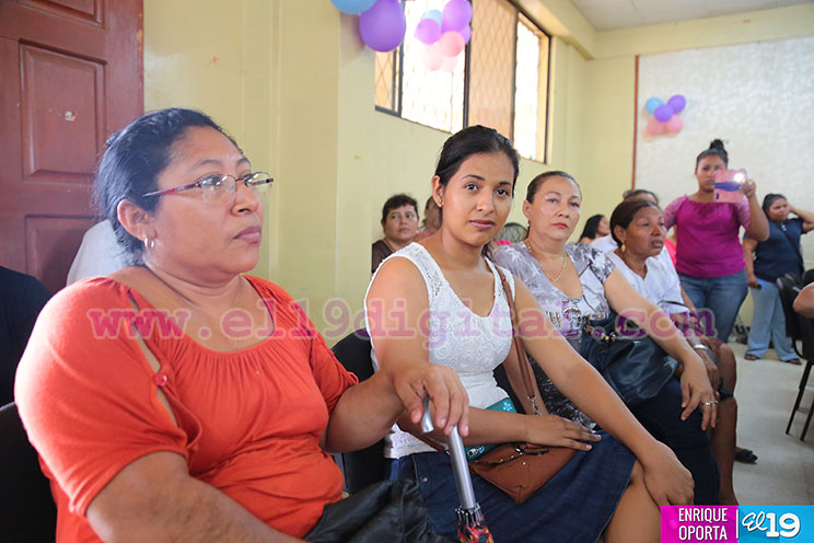 Festejan a madres docentes del Distrito I