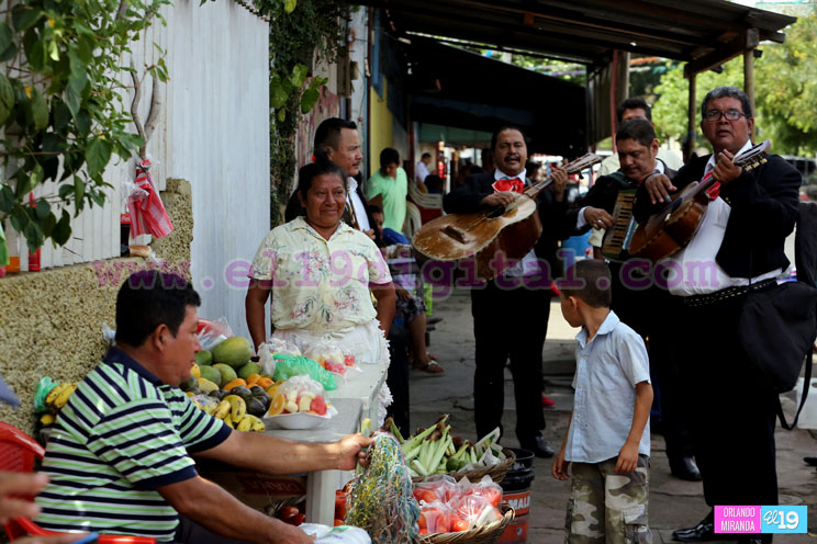 Alcaldía de Managua festeja a las madres comerciantes del Mercado Candelaria