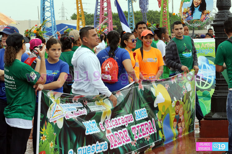 Miles marchan por las calles de Managua en celebraci&oacute;n del D&iacute;a de la Tierra