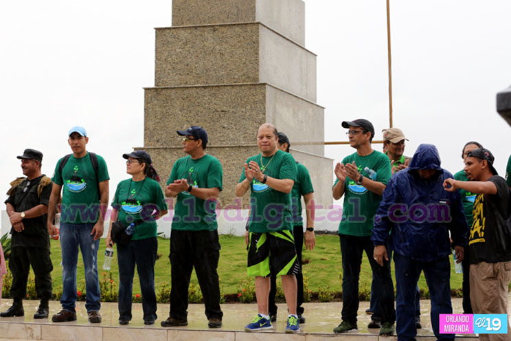 Miles marchan por las calles de Managua en celebraci&oacute;n del D&iacute;a de la Tierra