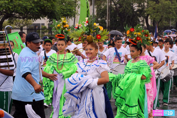 Miles marchan por las calles de Managua en celebraci&oacute;n del D&iacute;a de la Tierra
