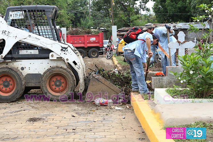 Alcaldía de Managua limpia cementerios capitalinos