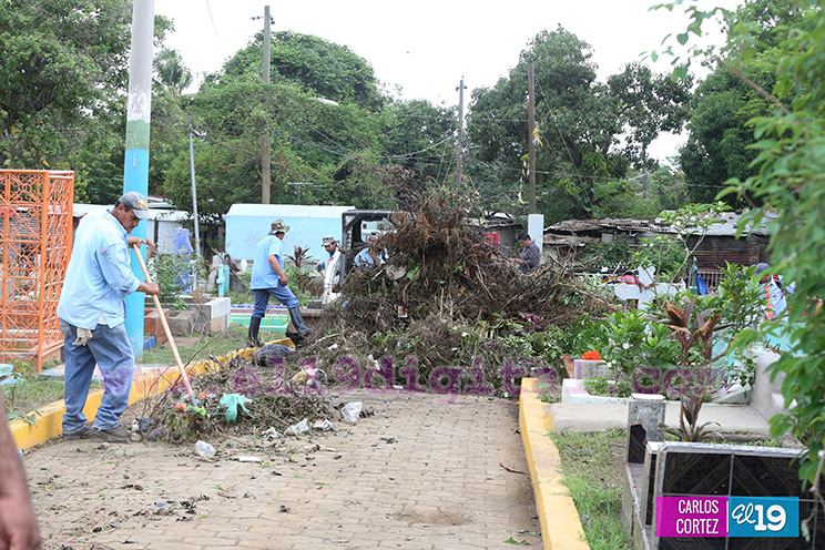 Alcaldía de Managua limpia cementerios capitalinos